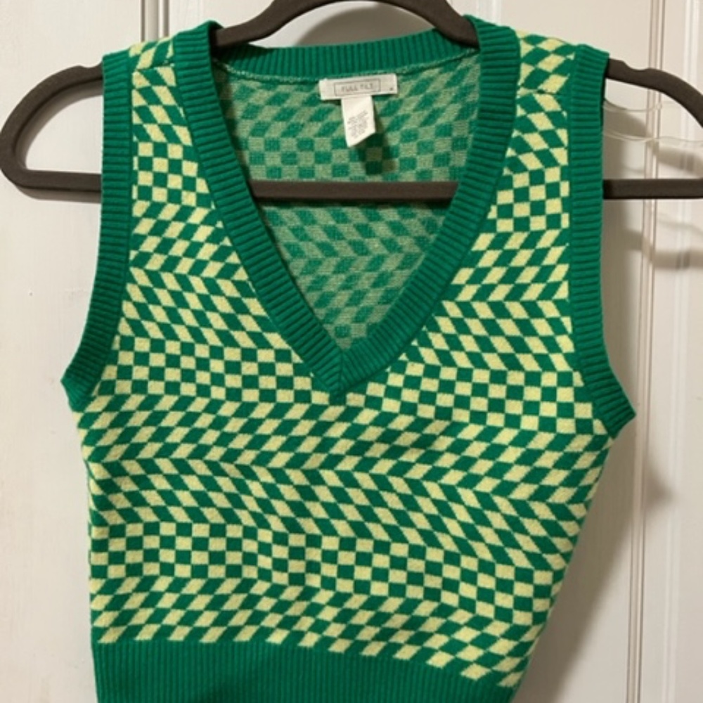 Green Sweater Vest in Checkered Pattern from Pacsun